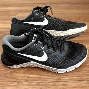 Nike Women’s Metcon 3 black and white Cross Training shoe
